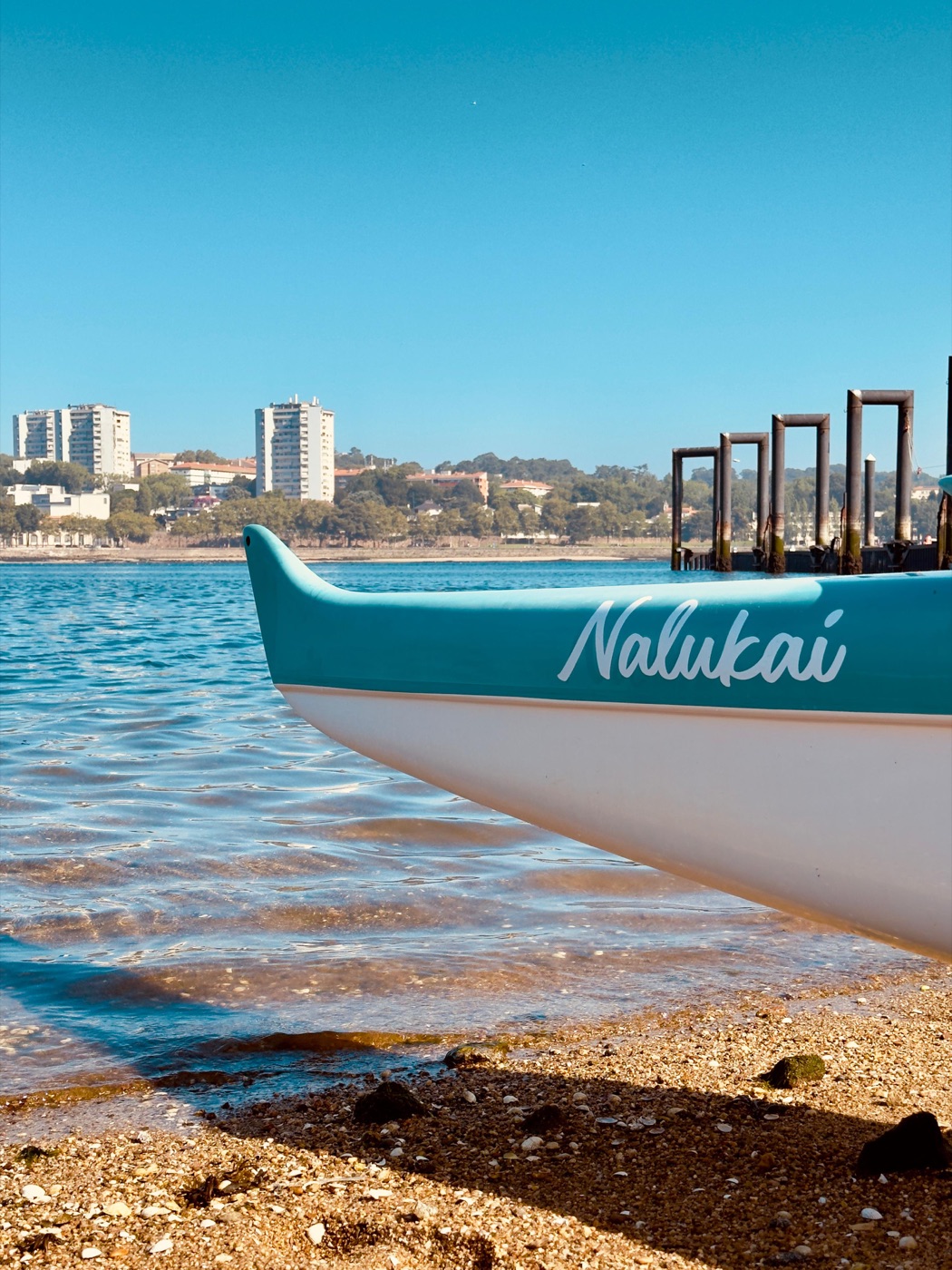 Canoa Nalukai da Douro Va'a junto à marina